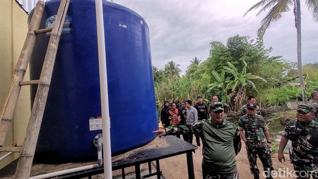 Proses pengolahan air laut menjadi air minum dan es batu