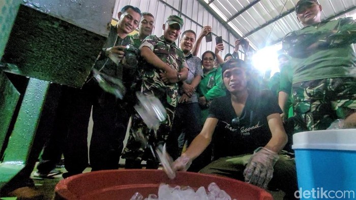 Proses pengolahan air laut menjadi air minum dan es batu