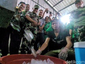 TNI Sulap Air Laut Jadi Siap Minum dan Es Batu di Sukabumi
