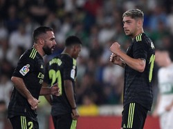 Fede Valverde merayakan golnya. Pada babak kedua, gol Benzema kembali tak disahkan. Ini karena Dani Carvajal yang melepas umpan ke Benzema lebih dulu offside. Benzema akhirnya benar-benar bisa mencetak gol di menit ke-75.