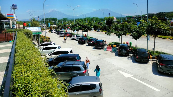 Rest Area di Jalan Tol Solo-Ngawi.