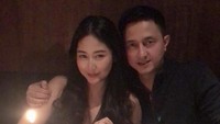 Keduanya juga sering merayakan beberapa hari besar. Ada kue cantik yang turut merayakan pesta kecil mereka.  Foto: Instagram @rickysoebagdja / @cicandjani