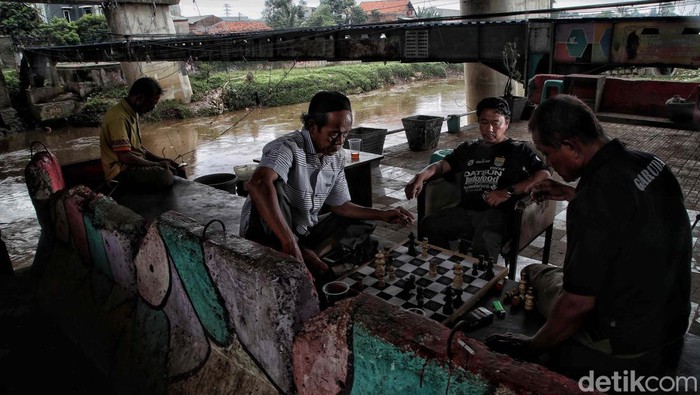 Rumah-rumah Ini Dirobohkan untuk Normalisasi Ciliwung Pemprov DKI Jakarta melanjutkan pembebasan lahan untuk normalisasi Sungai Ciliwung. Sebanyak 50 dari 100 bidang tanah di Rawajati, Jaksel, dibebaskan.