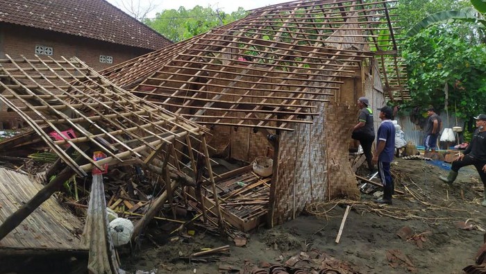 Salah satu rumah warga di Banjar Pebuahan, Desa Banyubiru, Jembrana yang rusak parah akibat banjir, Kamis (20/10/2022).