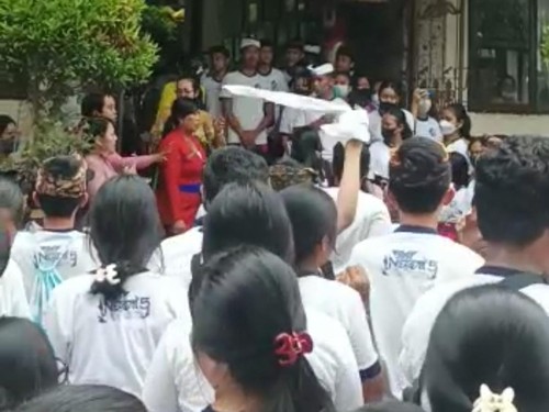 Siswa SMPN 5 Denpasar menggelar demo menuntut kepala sekolah mundur, Kamis (20/10/2022).