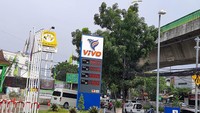 Warga tidak hanya beli BBM Revvo 90 tapi juga Revvo 89 yang harganya lebih murah. Foto: Hans Henricus/detikcom