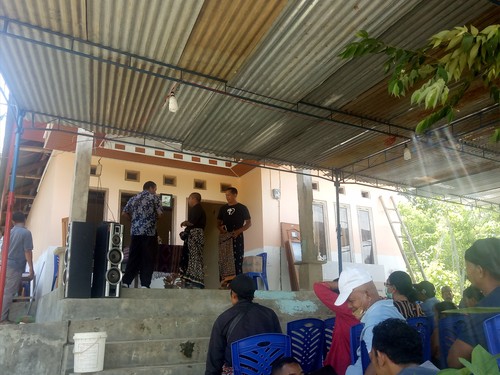 Suasana di rumah duka bocah yang meninggal usai divaksin antirabies di Kaper, Desa Golo Bilas, Labuan Bajo, Kabupaten Manggarai Barat, NTT, Kamis (20/10/2022).