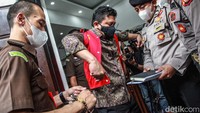 Ferdy Sambo menjalani sidang dengan agenda tanggapan jaksa atas eksepsinya.