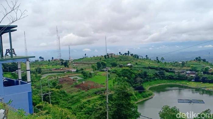 Telaga Wahyu Magetan Ada mitos putus cinta di Telaga Wahyu, Magetan. Mitosnya, sepasang kekasih yang datang ke telaga tersebut akan berakhir kisah asmaranya.