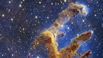 NASA merilis foto yang menunjukkan gugusan galaksi luar angkasa dalam tampilan cahaya inframerah-dekat pada Rabu (19/10/2022).  