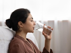 Bagaimana Cara Diet Air Putih? Simak Tips dan Efek Sampingnya