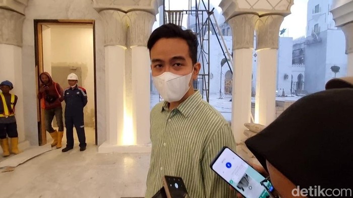 Wali Kota Solo Gibran Rakabuming Raka usai meninjau Masjid Sheikh Zayed Al-Nahyan, Kamis (20/10/2022).
