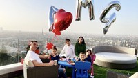 So sweet! Dalam foto makan bersama ini, Cristiano Ronaldo bilang bahwa ini adalah momen berharga. Ia menyertakan tagar blessed, love, dan family.