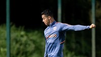 Ronaldo bilang ke MU kalau secepatnya mereka akan bersama lagi. Pernyataan panjangnya ini ia cantumkan di akun Instagram pribadinya, @cristiano. Sampai saat ini sudah di-likes 6,9 juta netizen.