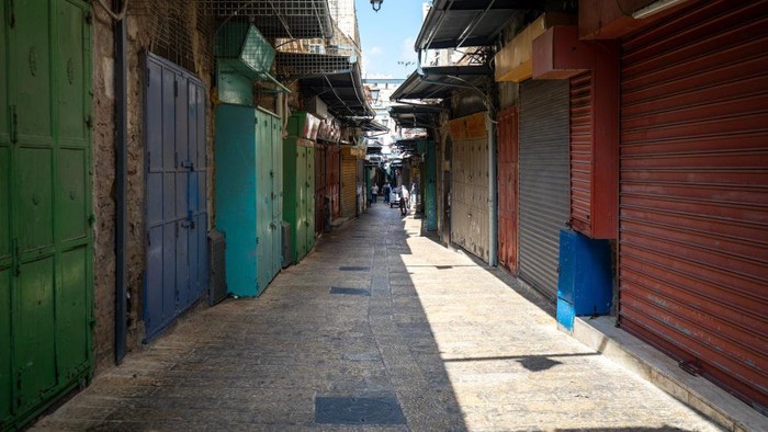 1244099845 JERUSALEM - OCTOBER 20: Shops remain closed as workers launched a general strike to mourn the killing of 22-year-old Palestinian man Udai Tamimi by Israeli forces in Eastern Jerusalem on October 20, 2022. Israeli forces shot dead a Palestinian youth Wednesday who opened fire at a military checkpoint, killing a soldier. The incident occurred after 11 days of extensive combing operations to find Uday Al-Tamimi, 22, in the Shuafat refugee camp in East Jerusalem. (Photo by Eyad Tawil/Anadolu Agency via Getty Images)