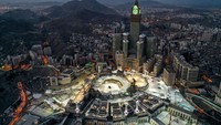 Berikutnya, diposisi ke-4 ada Abraj Al Bait yang ada di Mekah. Kompleks ini dibangun untuk menampung para jemaah haji. Tahu engga, jumlah kamarnya ada 6.000 lho. Getty Images