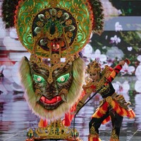 68 ratu kecantikan dari berbagai negara memamerkan pesona mereka dalam Kontes National Custome di ajang Miss International 2022, Kamis, (20/10/2022). Penampilan peserta Indonesia, Andina Julie yang menjadi tuan rumah, tentu paling dinantikan. Andina pun tampil memulau ketika membawakan busana terinspirasi reog.Foto: Kenny Gida/Detikcom