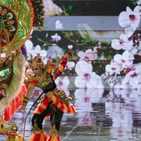 Indonesia yang diwakili oleh Andina Julie membawakan tema The Mystical Art of Reyog. Kostum yang dibuat selama dua bulan ini menggabungkan unsur budaya dan teknologi. Foto: Kenny Gida/Detikcom