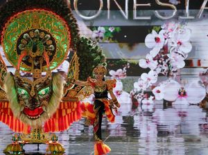 Memukau! 8 Aksi Andina Julie Jadi Reog di Miss Grand International 2022