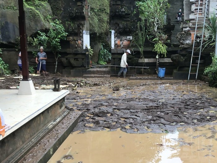 Banjir di Pura Tirta Sudamala Bangli