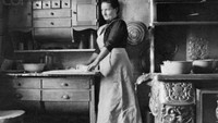 Di awal tahun 1900, dapur di setiap rumah mulai memiliki bagian kabinet. Ini salah satu contoh dari kabinet kuno itu. Foto: historydaily