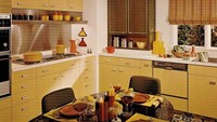 Dapur di tahun 1970 tampak dilengkapi dengan area makan. Tampilan dapur ini cantik menggunakan warna senada. Foto: historydaily