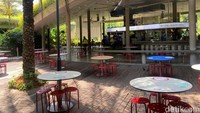 Untuk kisaran harga makanan di sini dimulai dari harga 10 SGD hingga - 30 SGD (Rp 109.000 - Rp 327.000). Pembayaran bisa tunai dan nontunai.