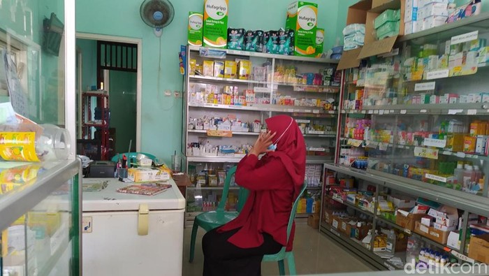 Dinkes Bangkalan melarang apotek menjual obat sirup cair usai ditemukan gagal ginjal misterius