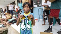 Pendistribusian sepatu diberikan kepada siswa di 29 sekolah dasar, tiga panti asuhan, enam taman baca, dua sekolah luar biasa, dan satu yayasan di Banten, Daerah Istimewa Yogyakarta (DIY), Jawa Tengah dan Sumba mulai 30 September hingga 22 Oktober 2022.