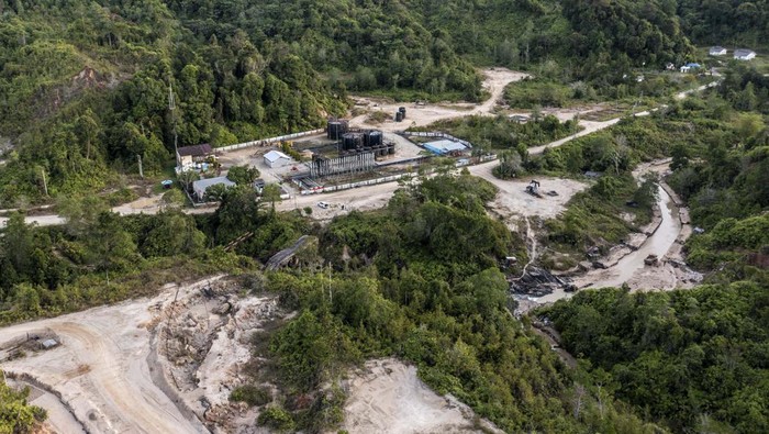 Foto Udara Stasiun Pengumpul Pertamina Hulu Indonesia di Tarakan Foto udara Stasiun Pengumpul Juwata di Juata Kelikir, Tarakan, Kalimantan Utara, Kamis (20/10/2022). PT Pertamina Hulu Indonesia Regional 3 Zona 10 Tarakan Field saat ini mampu memproduksi minyak 1.920 barrel per hari (BPOD) dan mampu memproduksi gas mencapai 2,2 juta kaki kubik per hari (MMscfd) diharapkan mampu memenuhi target SKK Migas untuk produksi minyak 1 juta barrel per hari pada tahun 2030. ANTARA FOTO/Galih Pradipta/nym.