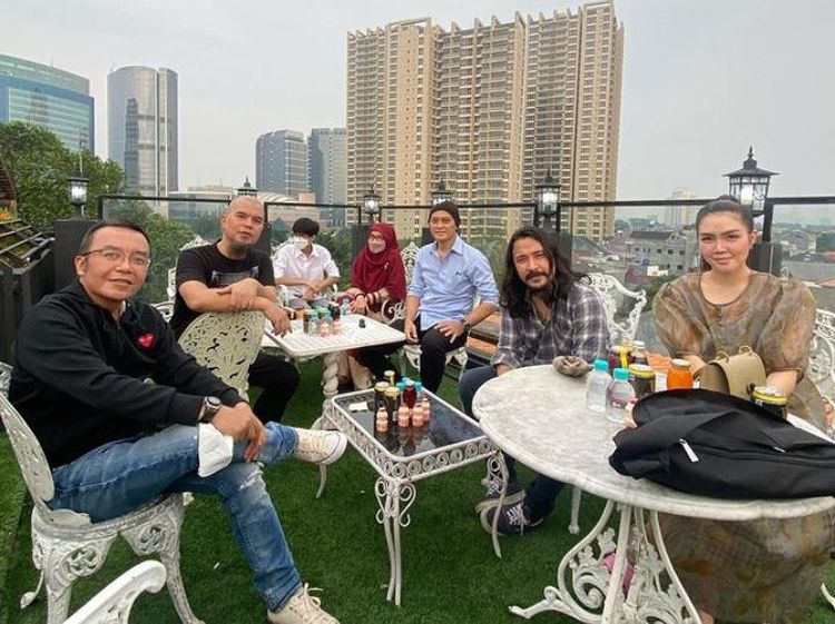 Momen Ari Lasso Kulineran Sehat Sebelum Ketinggalan Pesawat