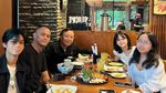Momen Ari Lasso Kulineran Sehat Sebelum Ketinggalan Pesawat