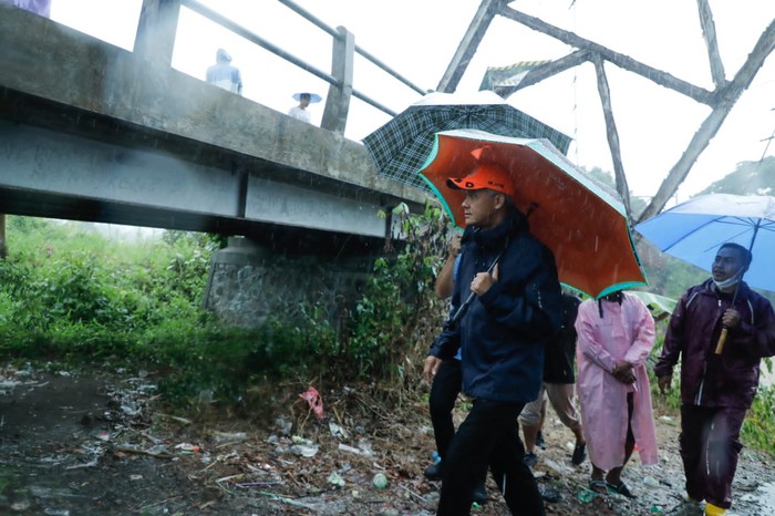 Ganjar Cek Jembatan Rusak di Kendal
