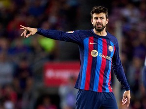 Pique Dicemooh Fans Barcelona, Dibela Xavi