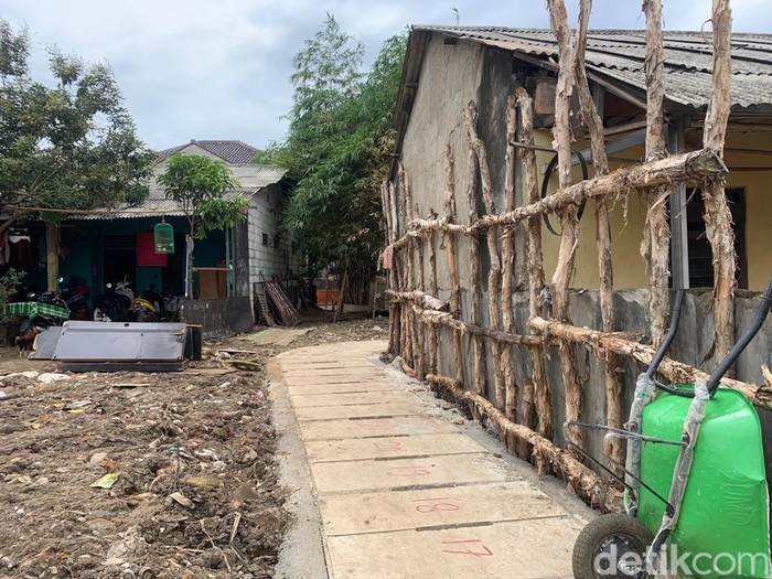 Got antibanjir atau sodetan di lingkungan permukiman Waduk Haji Dogol, Gang Statistik, Pondok Bambu, Duren Sawit, Jakarta Timur, 21 Oktober 2022. (Mulia Budi/detikcom)