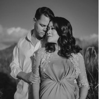 Gracia Indri saat ini diketahui tengah hamil anak pertama dengan suaminya, Jeffry. Menjelang proses persalinan yang tinggal beberapa minggu lagi, Gracia Indri tampak melakukan pemotretan maternity di Belanda bersama sang suami. Foto: Instagram/@graciaz14