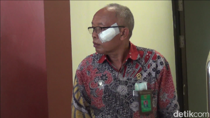 Hakim PA Lumajang Zlkifli yang dilempar kursi pelaku