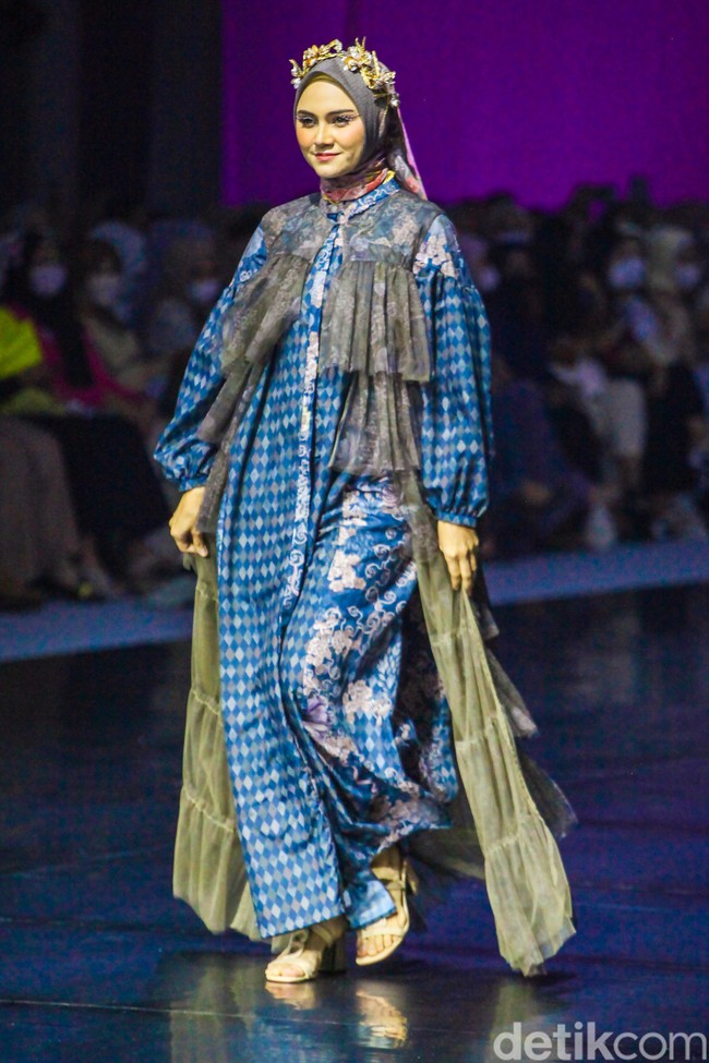Menurut Ali Charisma, National Chairman Indonesian Fashion Chamber (IFC), acara JMFW menjadi salah satu bentuk komitmen untuk mendorong merek fashion muslim dari seluruh Indonesia untuk bisa menembus pasar ekspor. Selain itu, JMFW kini menjadi ekosistem baru yang melibatkan peran akademisi untuk mengembangkan talenta baru yang kompeten untuk menghasilkan karya sesuai selera pasar. Foto: Andhika Prasetia/ Detikcom