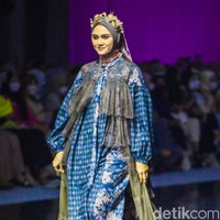 Menurut Ali Charisma, National Chairman Indonesian Fashion Chamber (IFC), acara JMFW menjadi salah satu bentuk komitmen untuk mendorong merek fashion muslim dari seluruh Indonesia untuk bisa menembus pasar ekspor. Selain itu, JMFW kini menjadi ekosistem baru yang melibatkan peran akademisi untuk mengembangkan talenta baru yang kompeten untuk menghasilkan karya sesuai selera pasar. Foto: Andhika Prasetia/ Detikcom