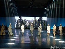 Foto: Desainer Lokal Pamer Koleksi Terbaru di Jakarta Muslim Fashion Week 2023