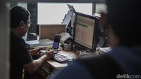 Koalisi menilai, upaya pemberhentian dan penggantian hakim konstitusi tersebut adalah wujud pelemahan terhadap MK yang seharusnya independen, imparsial, dan merdeka dari intervensi cabang-cabang kekuasaan negara lainnya.