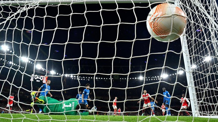 Soccer Football - Europa League - Group A - Arsenal v PSV Eindhoven - Emirates Stadium, London, Britain - October 20, 2022 Arsenals Granit Xhaka scores their first goal past PSV Eindhovens Walter Benitez REUTERS/Dylan Martinez