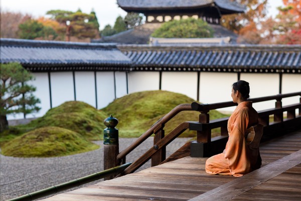 Toilet umum yang tidak digunakan, dikenal sebagai tōsu, dibangun pada paruh pertama periode Muromachi (1336-1573). Lokasinya terletak di dalam Kuil Tofukuji (Foto: iStock) Toilet umum yang tidak digunakan, dikenal sebagai tōsu, dibangun pada paruh pertama periode Muromachi (1336-1573). Lokasinya terletak di dalam Kuil Tofukuji (Foto: iStock)
