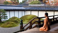 Toilet umum yang tidak digunakan, dikenal sebagai tōsu, dibangun pada paruh pertama periode Muromachi (1336-1573). Lokasinya terletak di dalam Kuil Tofukuji (Foto: iStock)