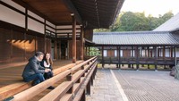 Traveler di dalam Kuil Tofukuji (Foto: iStock)