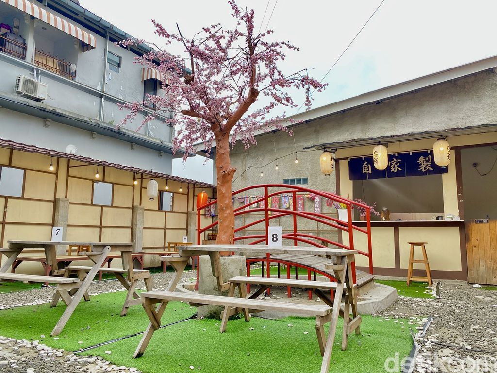 Little Japan Fatmawati, tawarkan kafe bernuansa Jepang di Musim Semi