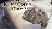 Ada juga photocard dari BTS. Foto: YouTube Luna Maya