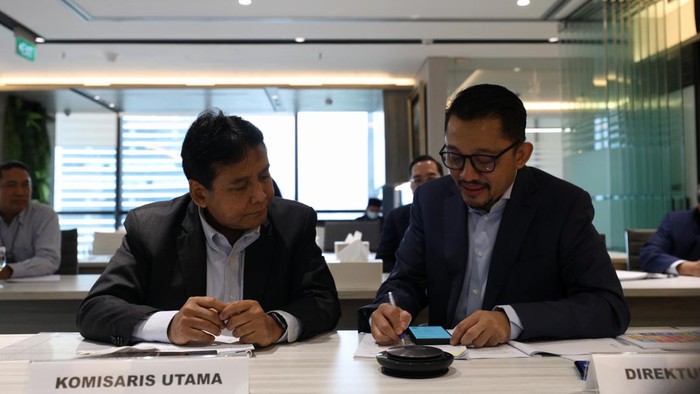 Maharaksa Biru Energi Gelar RUPS PT Maharaksa Biru Energi Tbk (OASA) gelar RUPS di Jakarta, Jumat (21/10/2022). OASA siap menjadi perusahaan EBT untuk solusi masalah lingkungan.