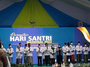 Peringati Hari Santri 2022, Wapres Maruf hingga Mahfud Selawatan Bareng