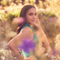 Pemotretan itu sendiri dilakukan di halaman rumah Meghan dan Pangeran Harry di Montecito, California, AS. Foto: dok. Variety